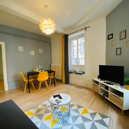 Nid Douillet Sur Plateau Clermont-Ferrand