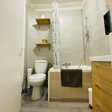 Nid Douillet Sur Plateau * Clermont-Ferrand