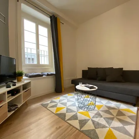 Nid Douillet Sur Plateau Clermont-Ferrand