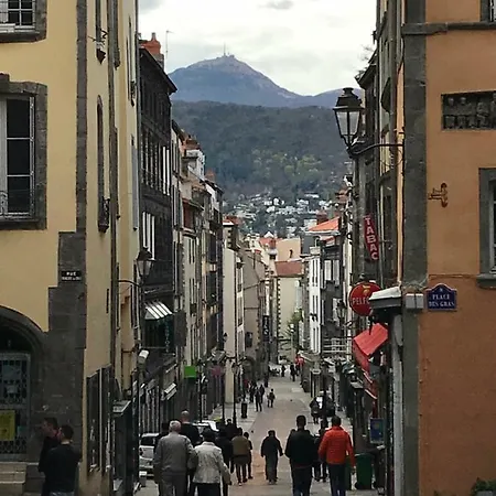 Nid Douillet Sur Plateau Clermont-Ferrand