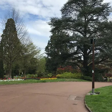 Nid Douillet Sur Plateau Clermont-Ferrand