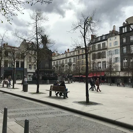 Nid Douillet Sur Plateau *