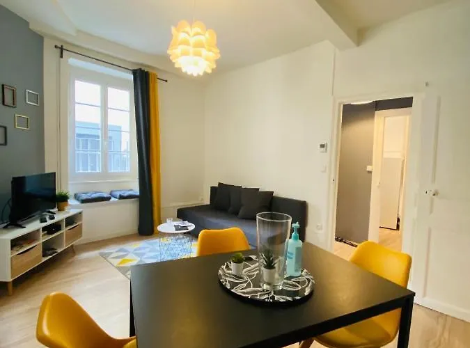 Nid Douillet Sur Plateau * Clermont-Ferrand