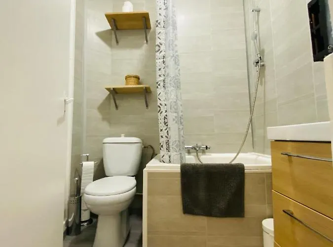 Nid Douillet Sur Plateau * Clermont-Ferrand