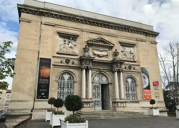 Nid Douillet Sur Plateau Clermont-Ferrand