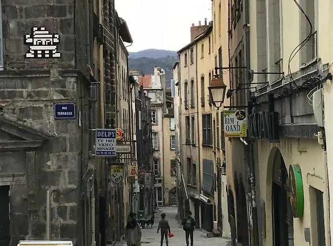 Nid Douillet Sur Plateau Clermont-Ferrand